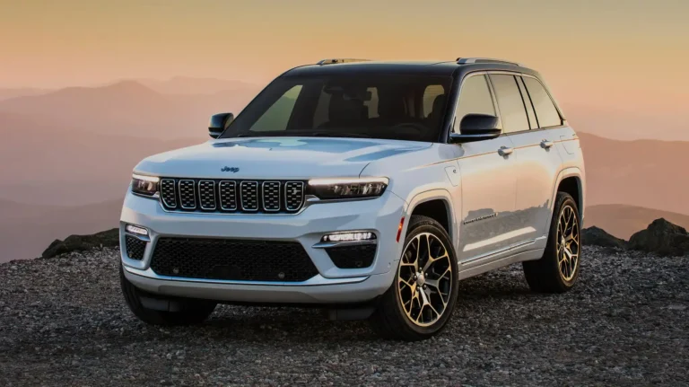 Why the 2022 Jeep Grand Cherokee Stands Out in the SUV Market