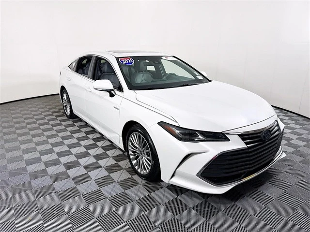 Toyota Avalon Hybrid Limited White A Stylish Blend of Power, Luxury and Efficiency